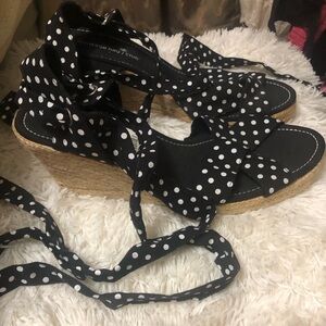 Polka dot Sandal with Wedge Heel and Ties around ankle - Size 11